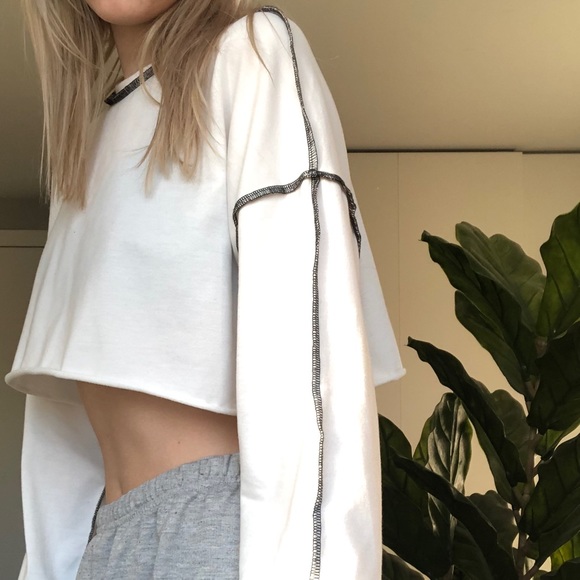 white with black contrast stitch long sleeve top - Picture 2 of 2